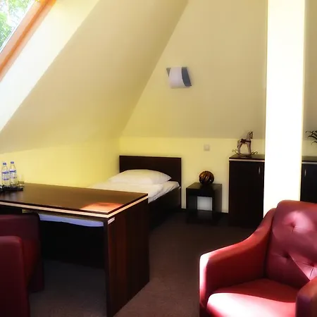 Pod Debem Hotel Szydlowiec